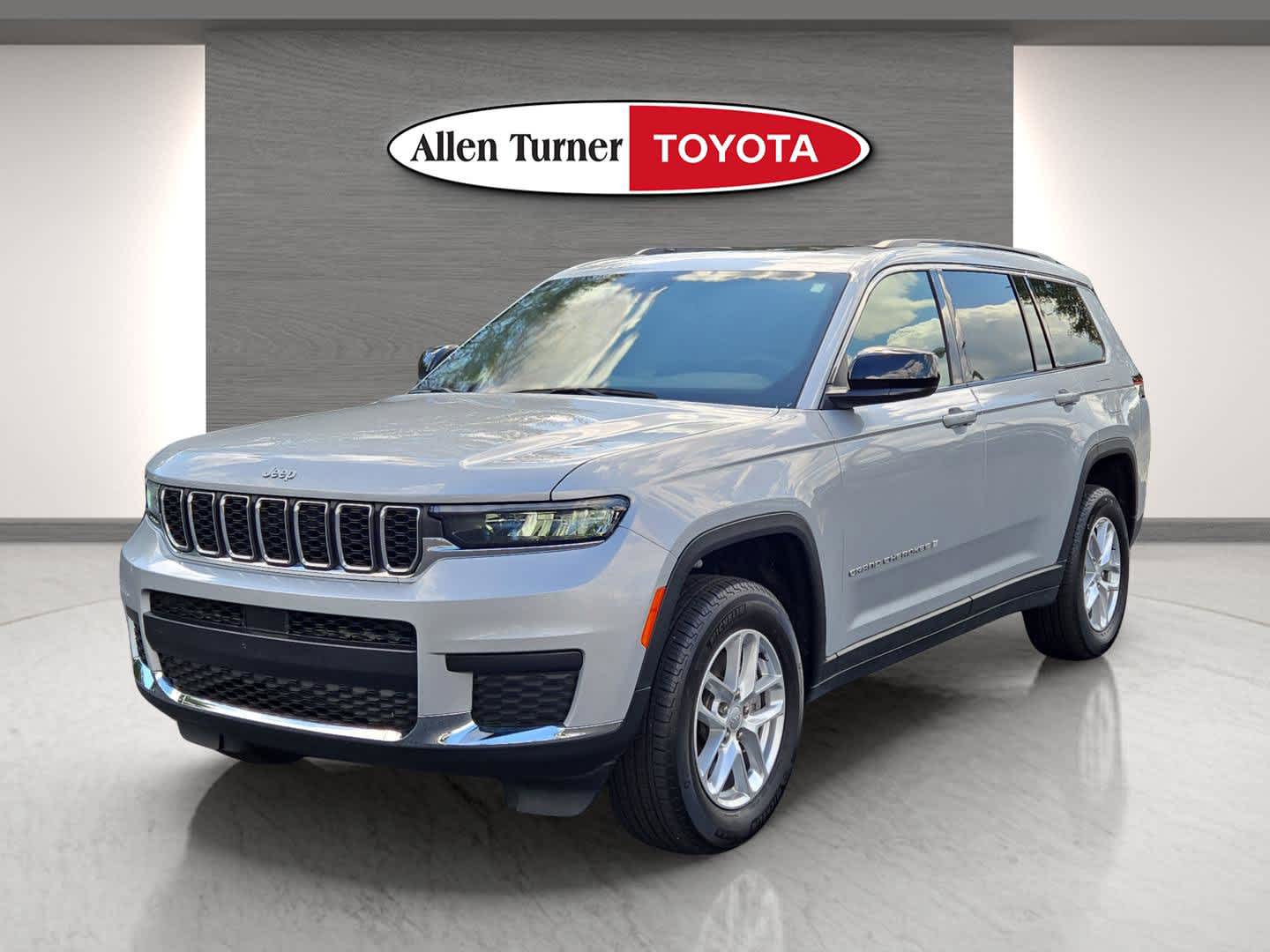 2024 Jeep Grand Cherokee Laredo X photo 3