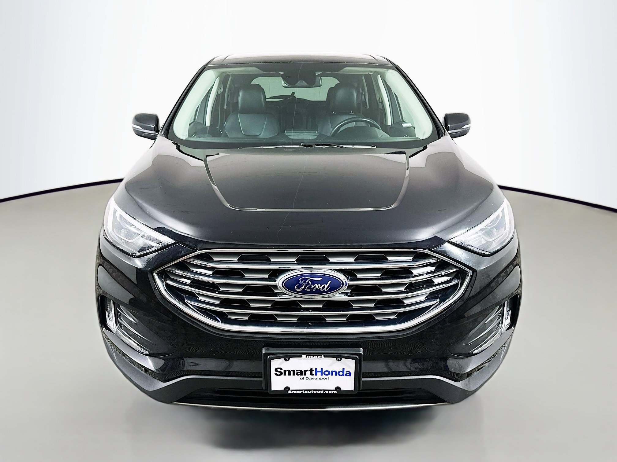 2022 Ford Edge Titanium photo 2