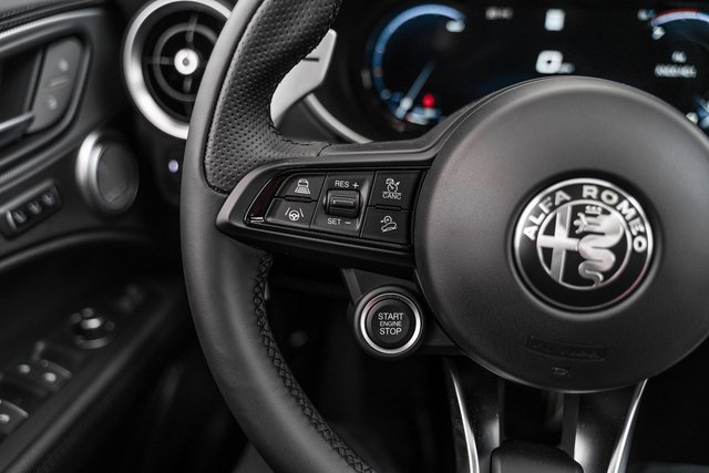 2025 Alfa Romeo Stelvio Sprint Base photo 32