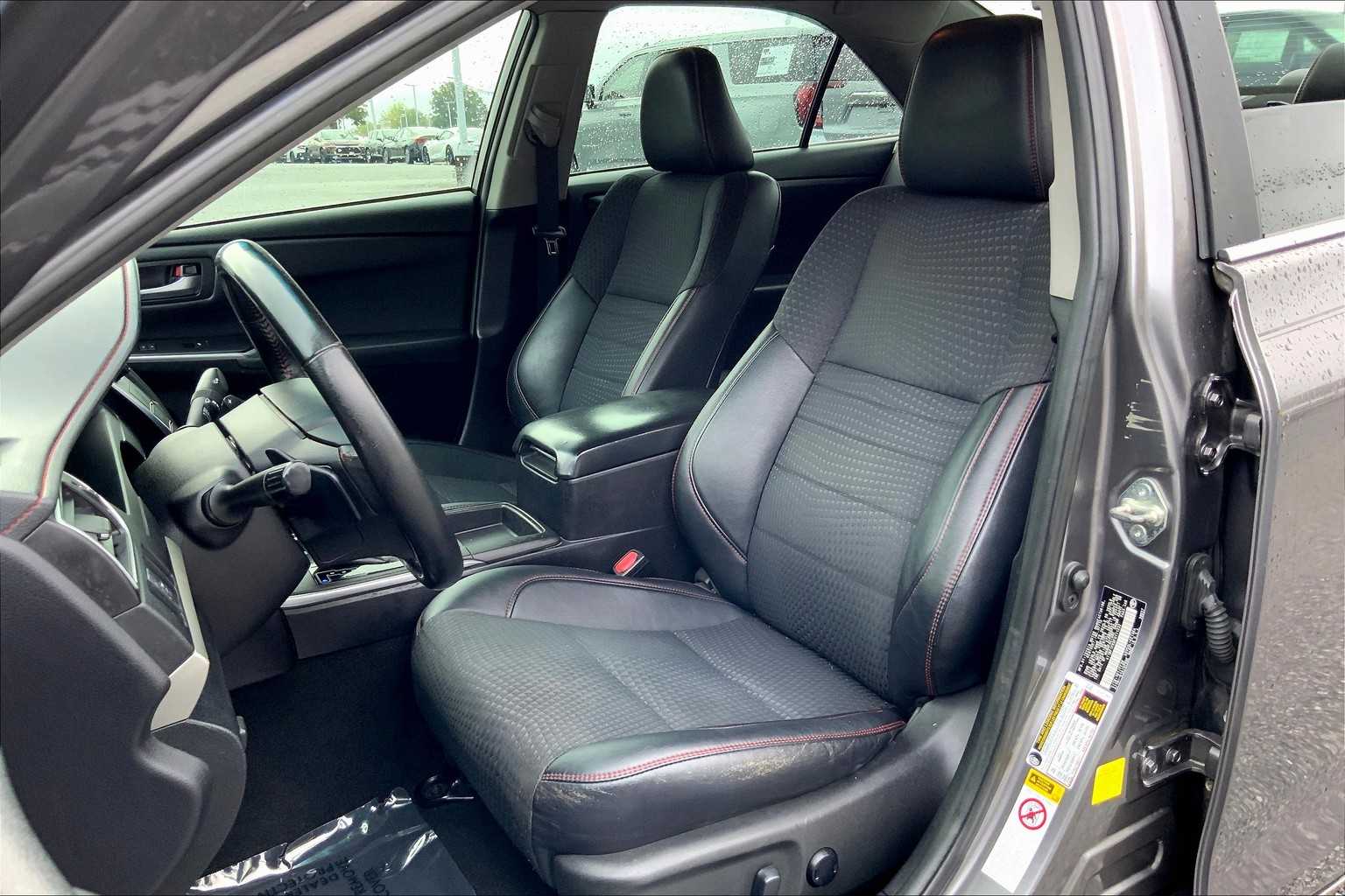 2015 Toyota Camry SE photo 7