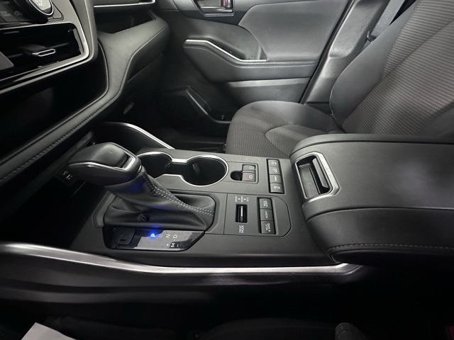 2022 Toyota Highlander LE photo 20