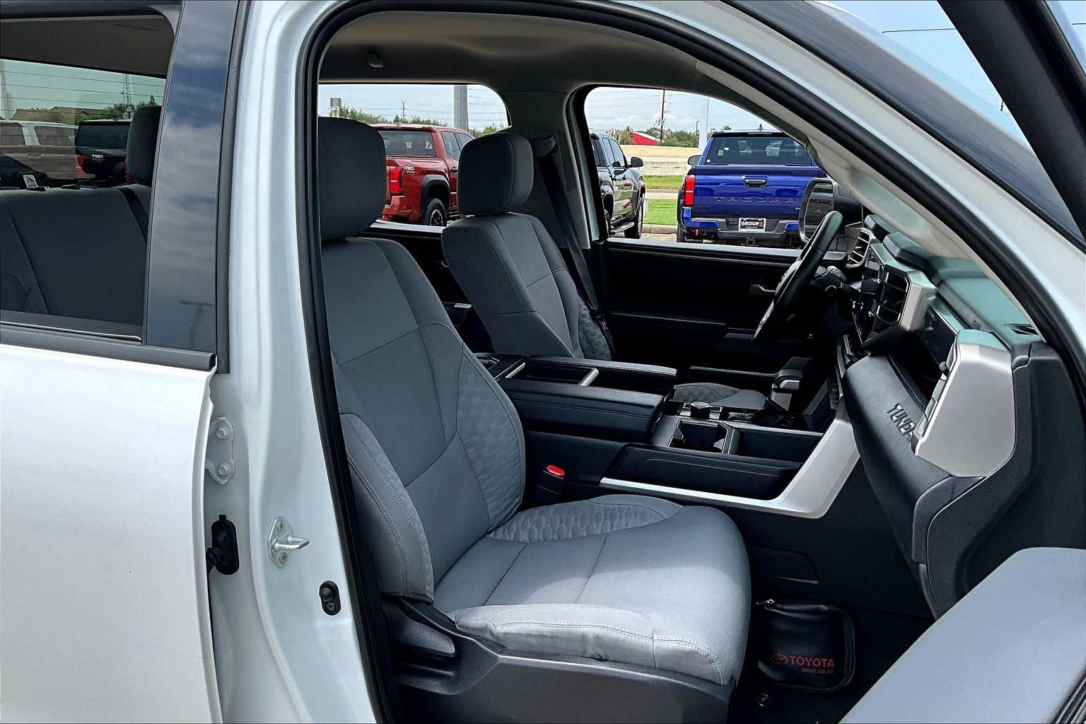 2022 Toyota Tundra SR5 photo 8