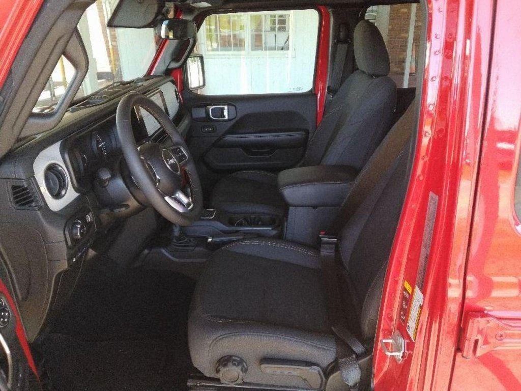 2024 Jeep Wrangler Sahara 4xe photo 3