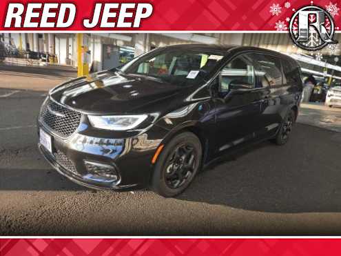 2022 Chrysler Pacifica Hybrid Touring L's photo