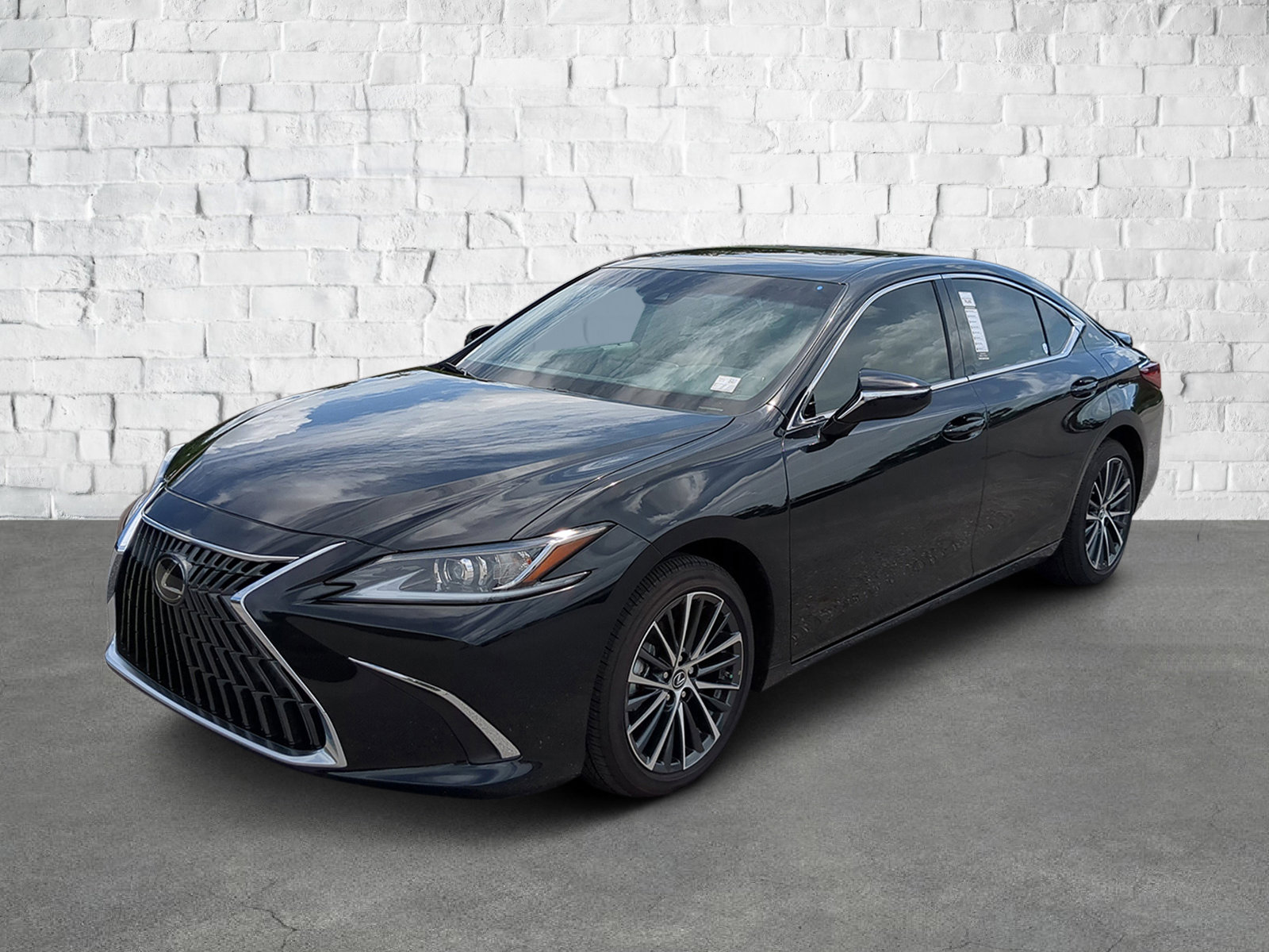 2025 Lexus ES 300h photo 8