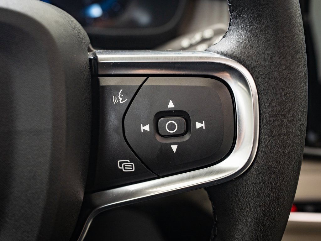 2024 Volvo XC40 Plus photo 23