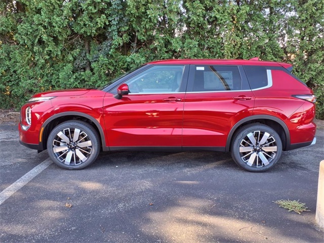 2025 Mitsubishi Outlander SE photo 2