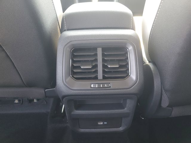2025 Volkswagen Taos SE photo 14