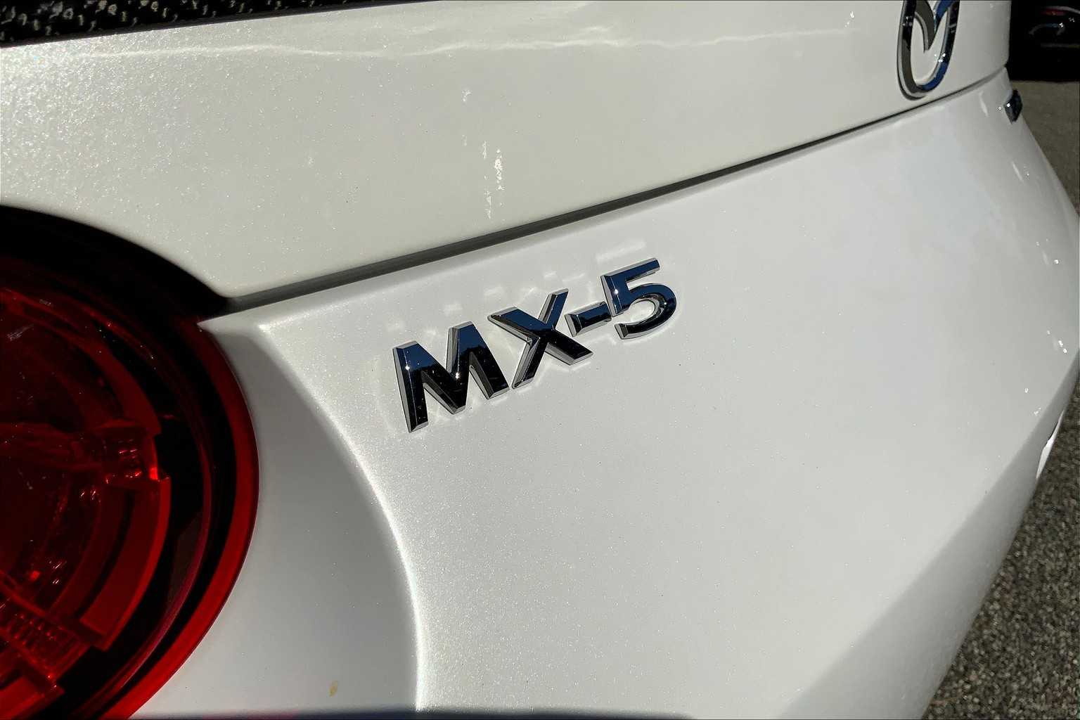 2022 Mazda MX-5 Miata Miata Grand Touring photo 27