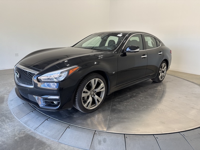 2018 Infiniti Q70 3.7 Luxe photo 3