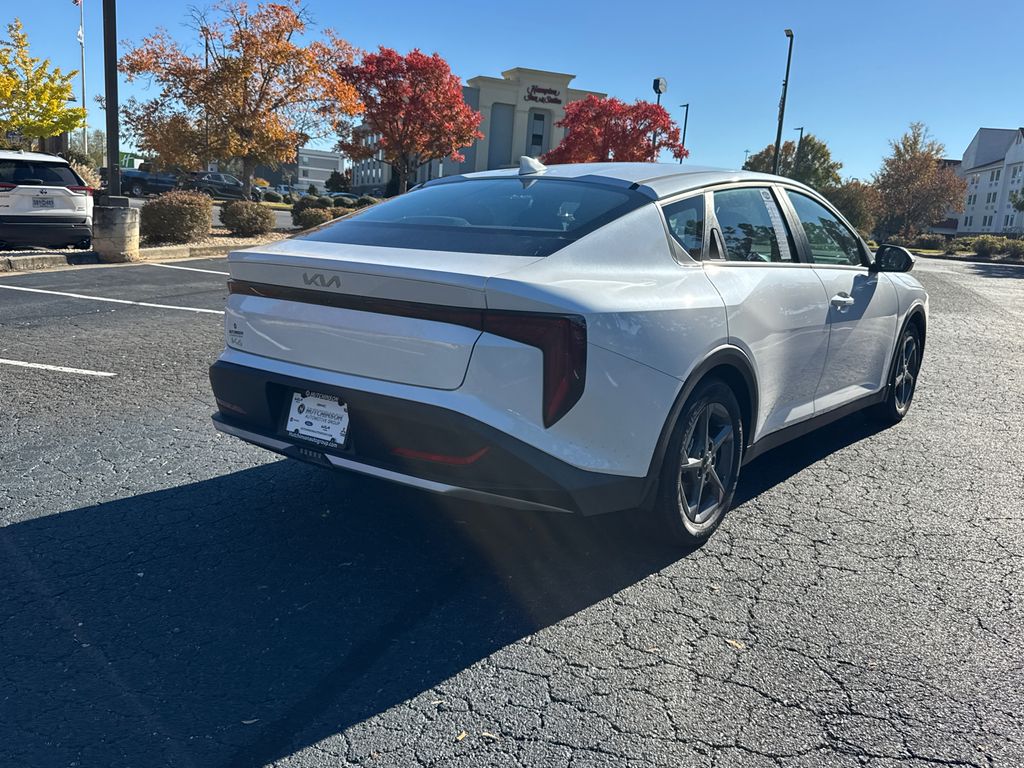2025 Kia K4 LXS photo 2