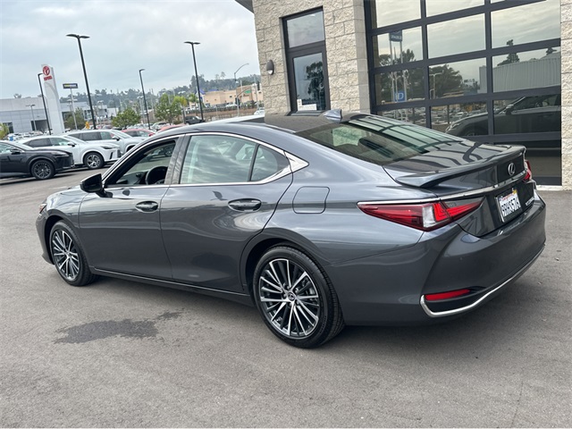 2025 Lexus ES 300h Premium photo 4