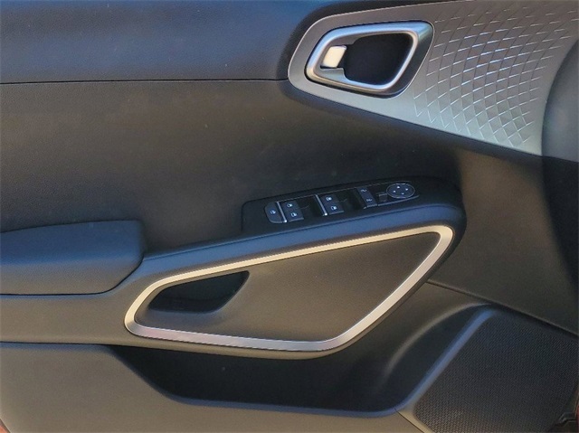 2025 Kia Soul LX photo 6