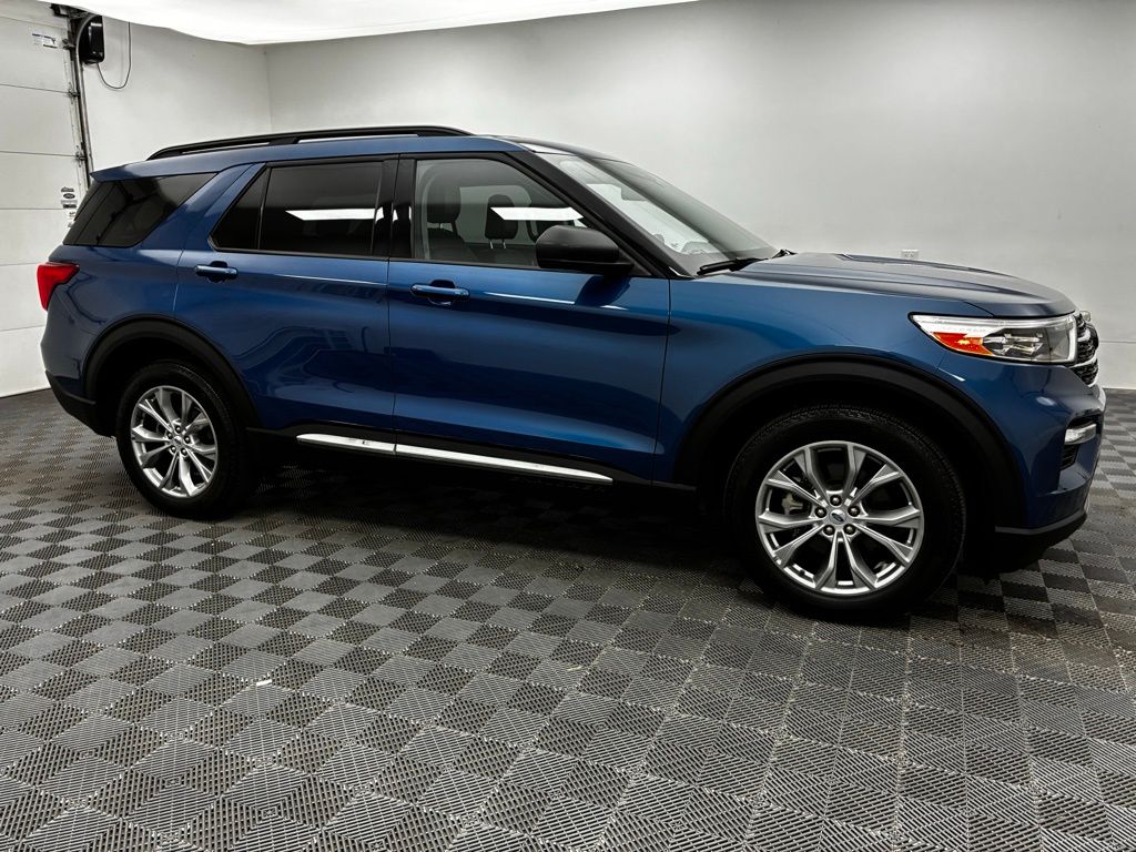 2023 Ford Explorer XLT photo 17