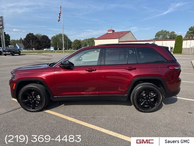 2023 Jeep Grand Cherokee Laredo Altitude photo 4