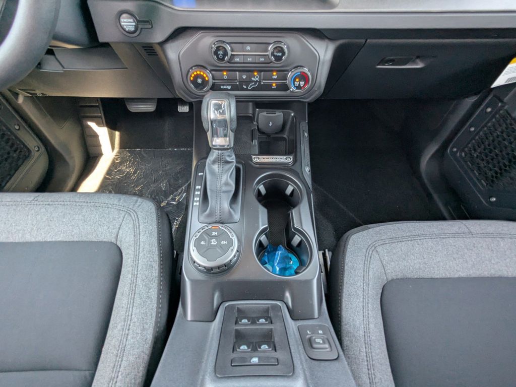 2025 Ford Bronco Base photo 18