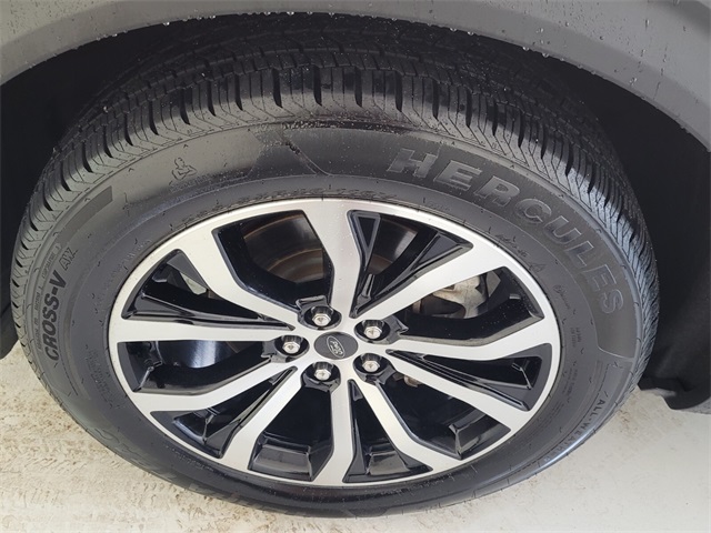 2021 Ford Explorer ST photo 13