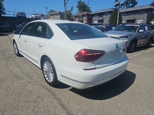 2017 Volkswagen Passat SE photo 5