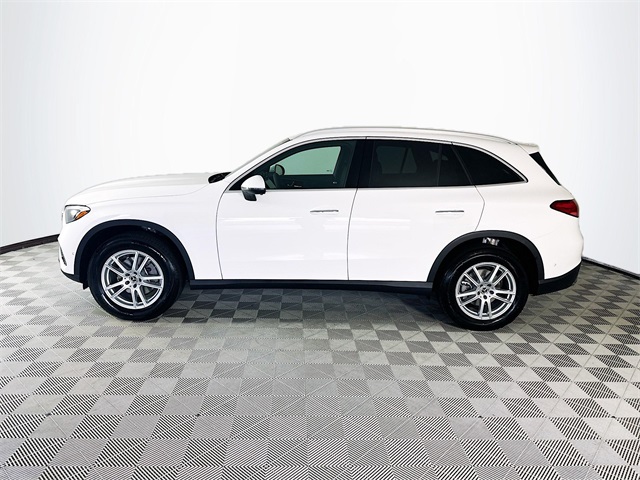 2025 Mercedes Benz GLC 300 4MATIC photo 4