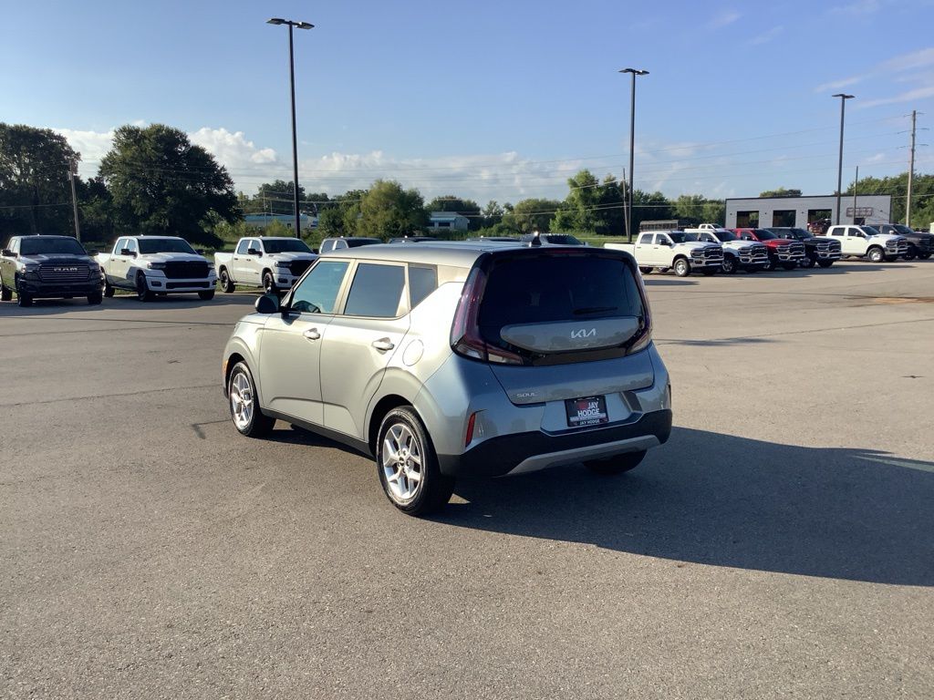 2024 Kia Soul LX photo 5