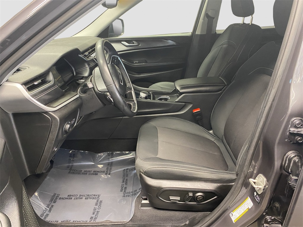 2023 Jeep Grand Cherokee Laredo photo 9
