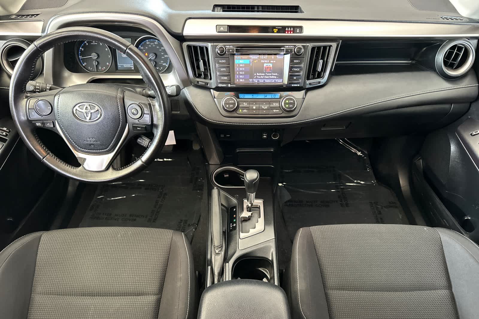 2017 Toyota RAV4 XLE photo 3