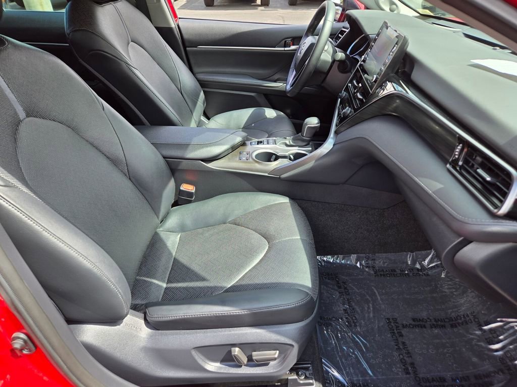 2024 Toyota Camry Hybrid XLE photo 14