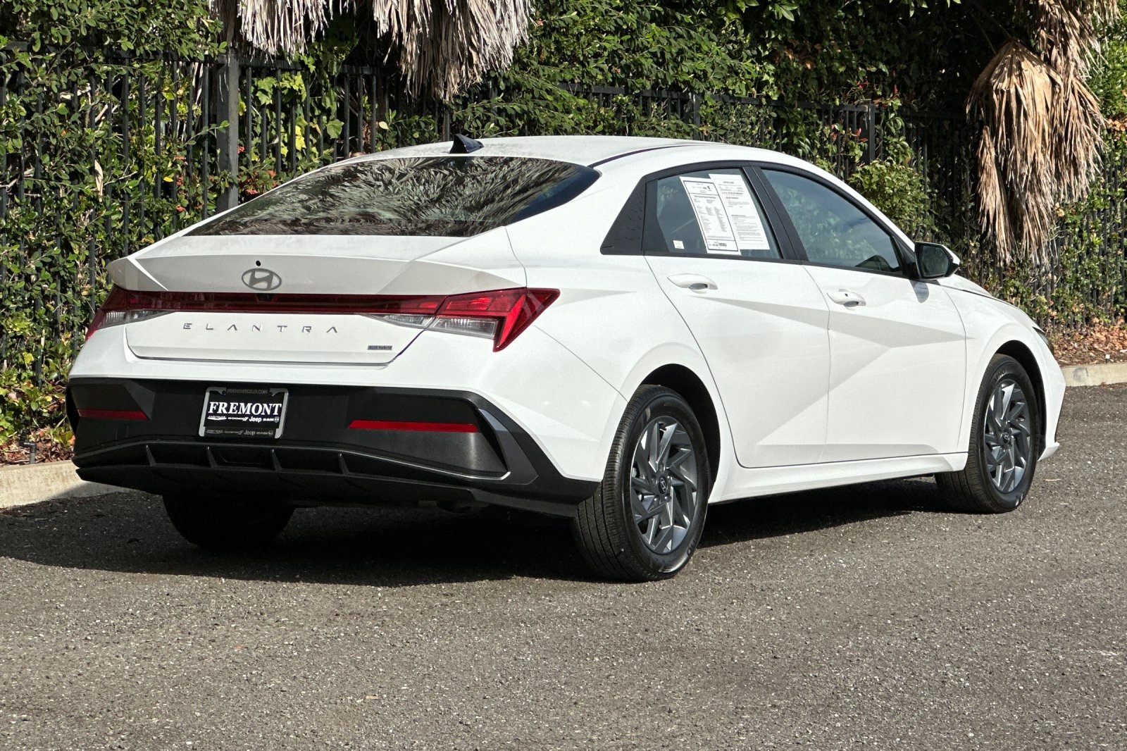 2024 Hyundai Elantra Hybrid Blue photo 3