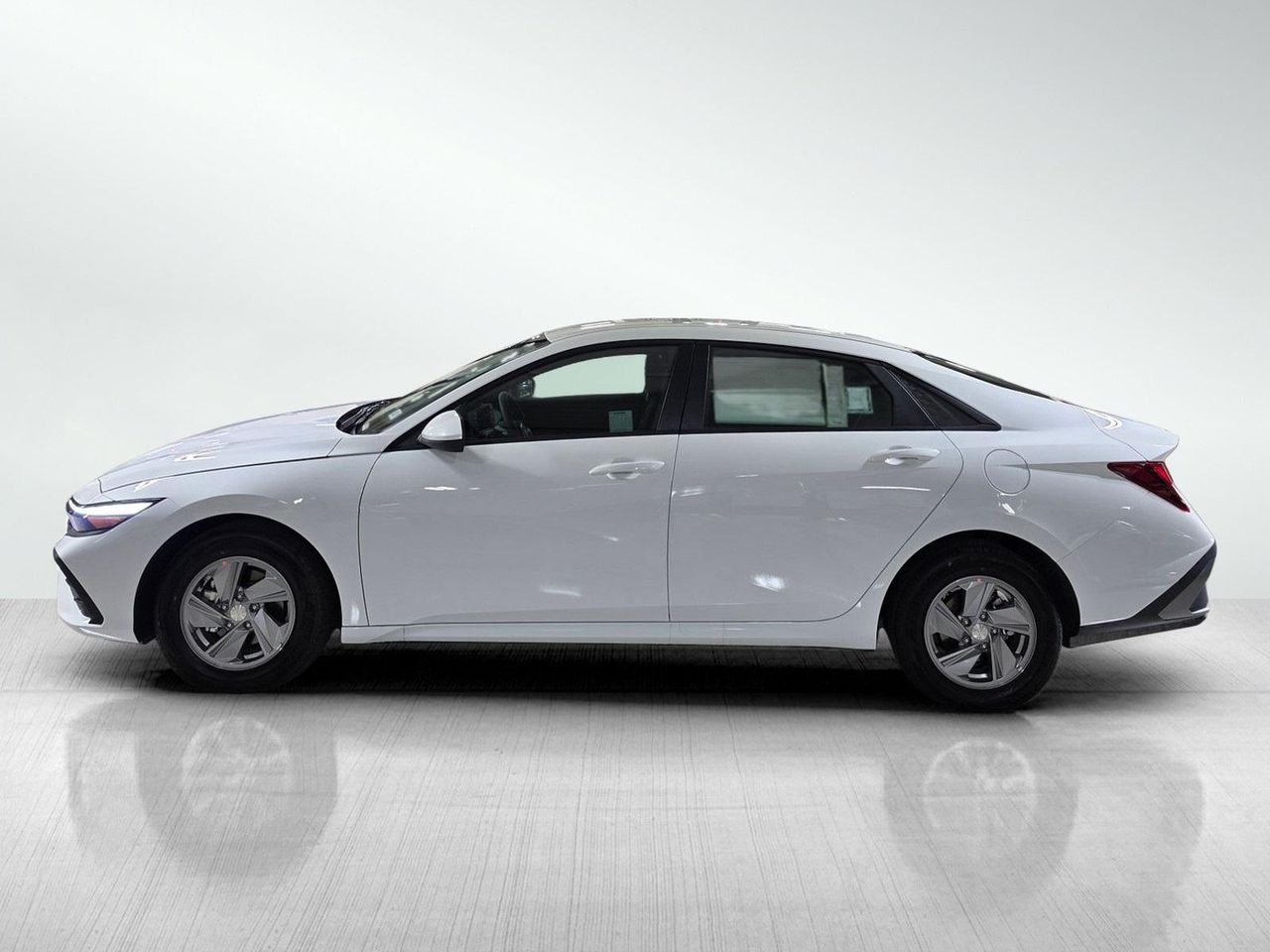 2026 Hyundai Elantra SE photo 4