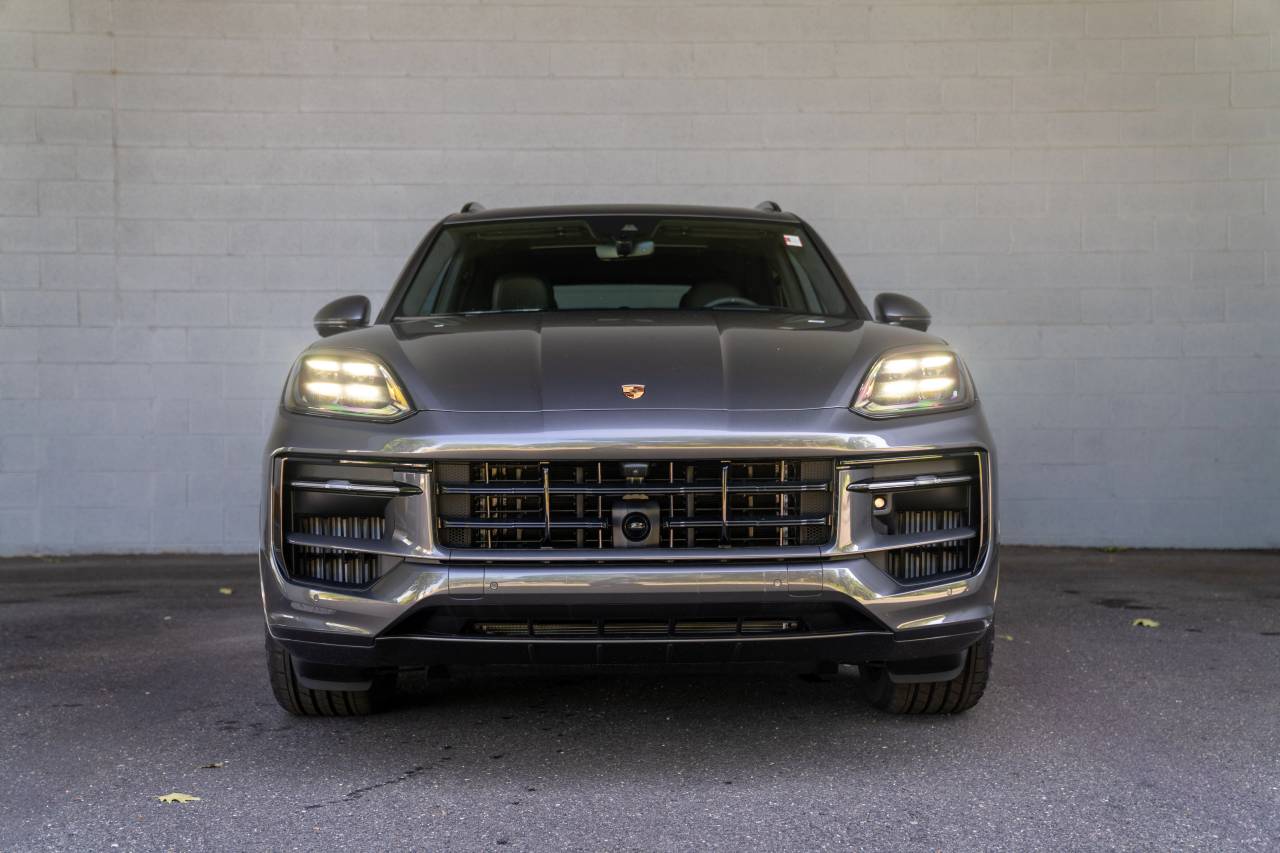 2025 Porsche Cayenne GTS photo 12