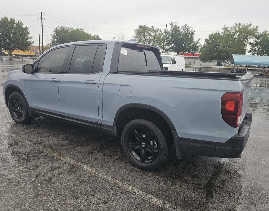 2022 Honda Ridgeline Black Edition photo 4