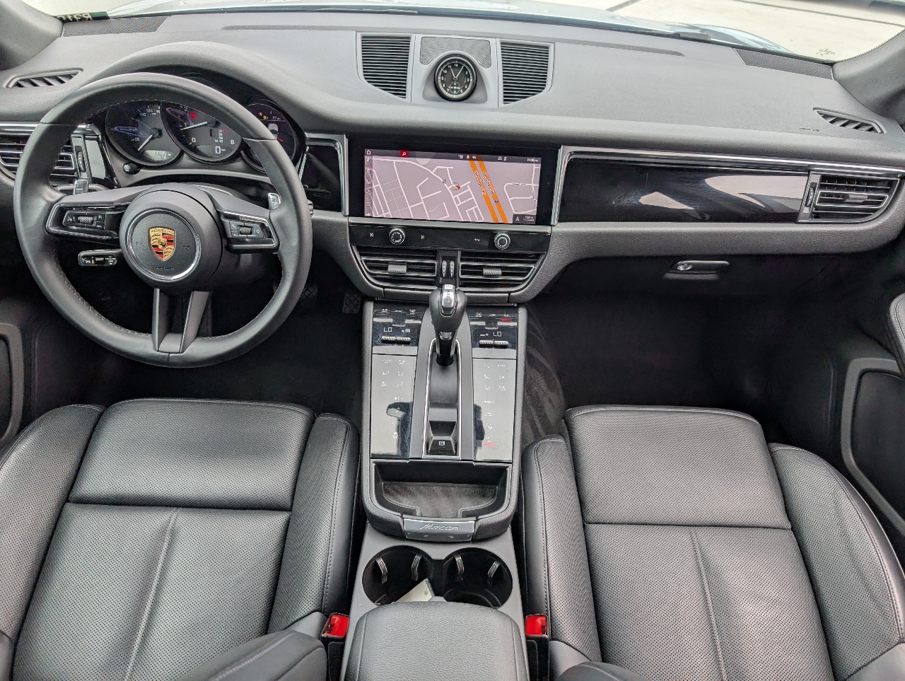 2023 Porsche Macan T photo 6
