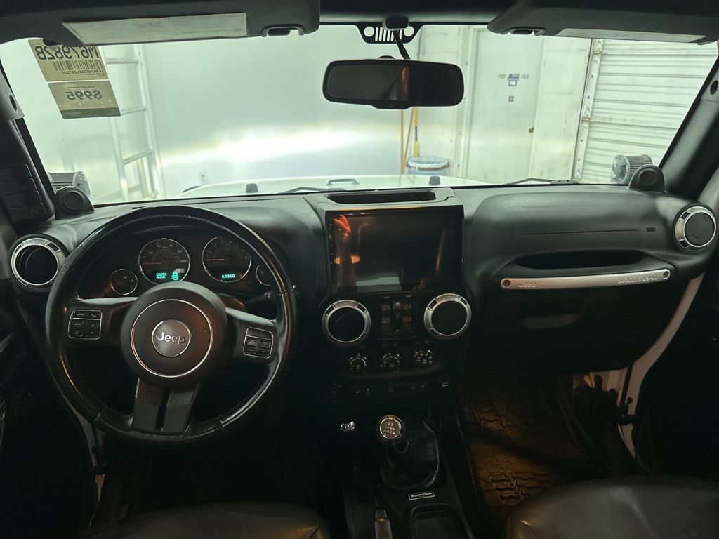 2014 Jeep Wrangler Unlimited Sahara photo 15