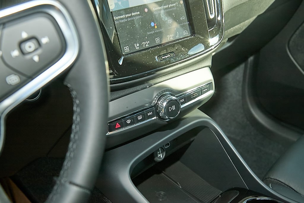 2026 VOLVO XC40 - Image 14