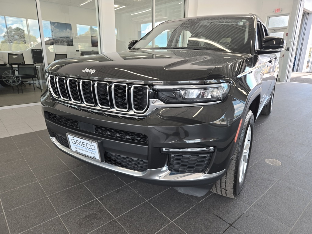 2023 Jeep Grand Cherokee Limited photo 2
