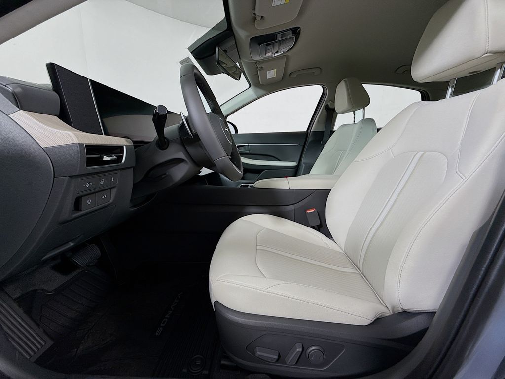 2025 Hyundai Sonata Hybrid SEL photo 19