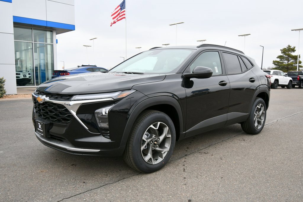 2025 Chevrolet Trax LT photo 2