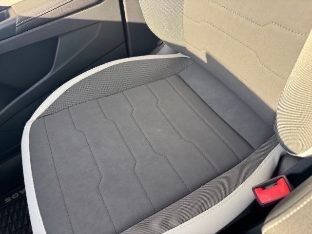 2025 Volkswagen Taos SE photo 25