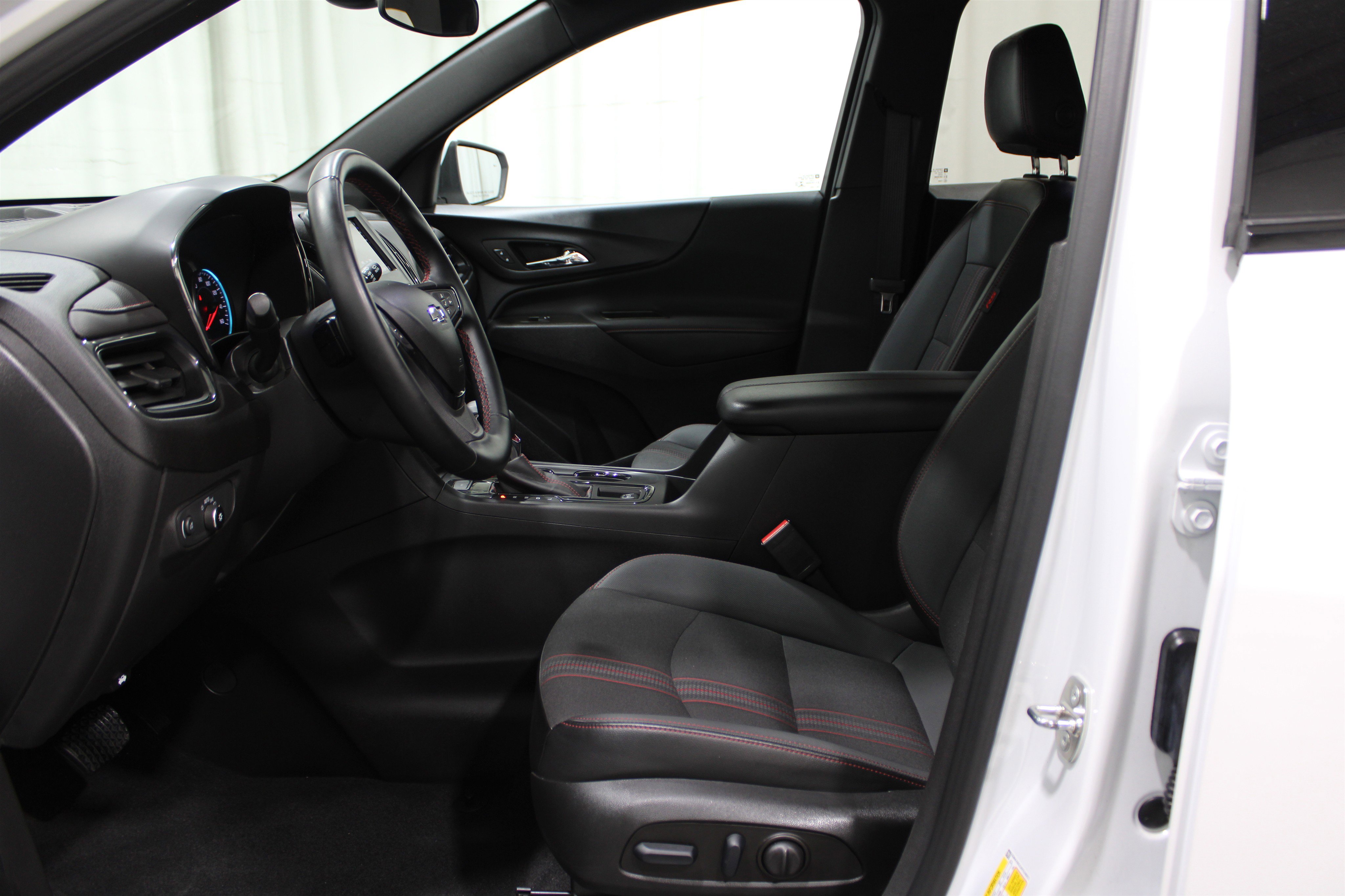 2023 Chevrolet Equinox RS photo 3