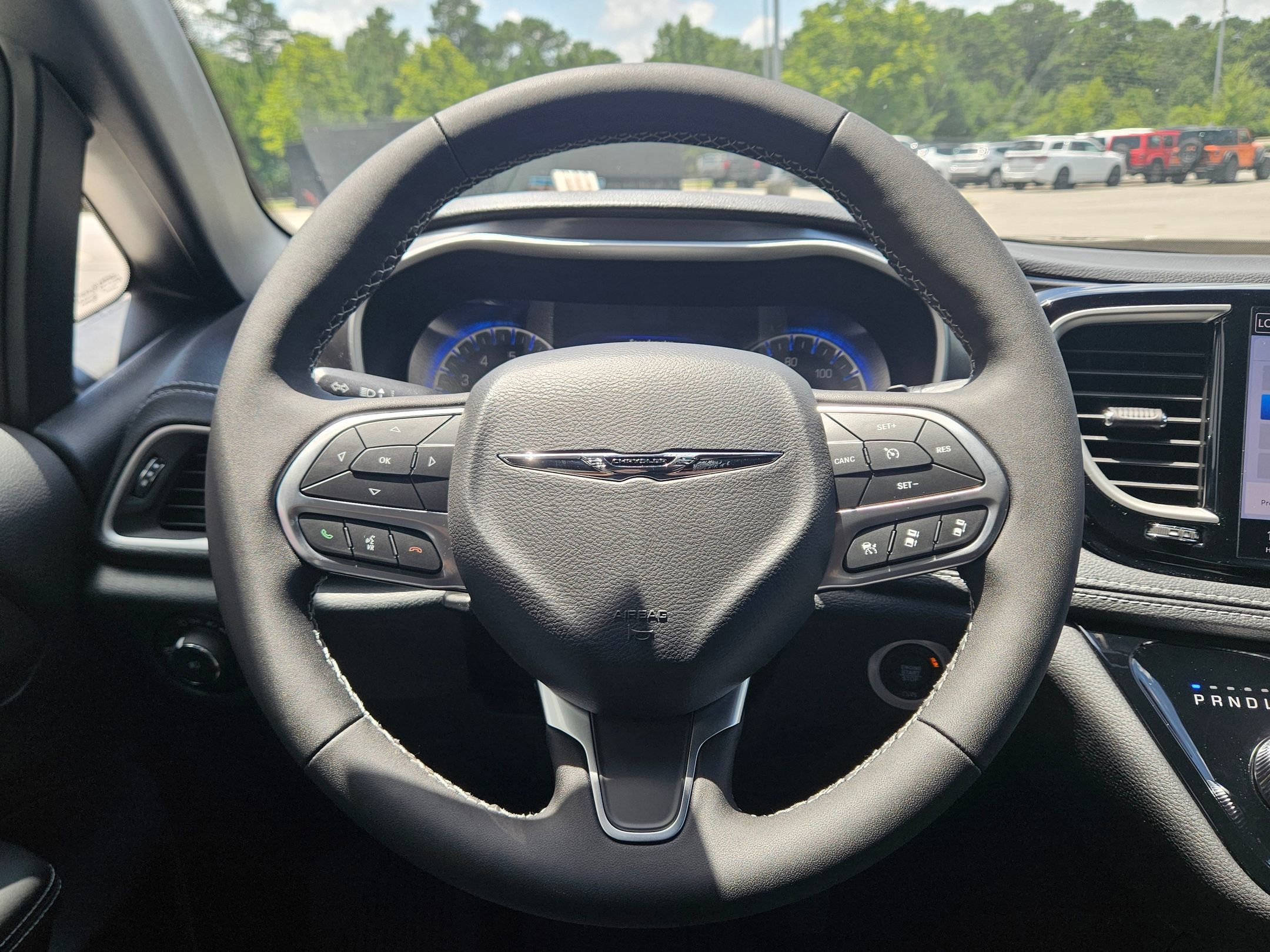 2025 Chrysler Pacifica photo 12