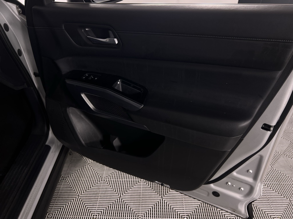 2022 Nissan Pathfinder SL photo 28