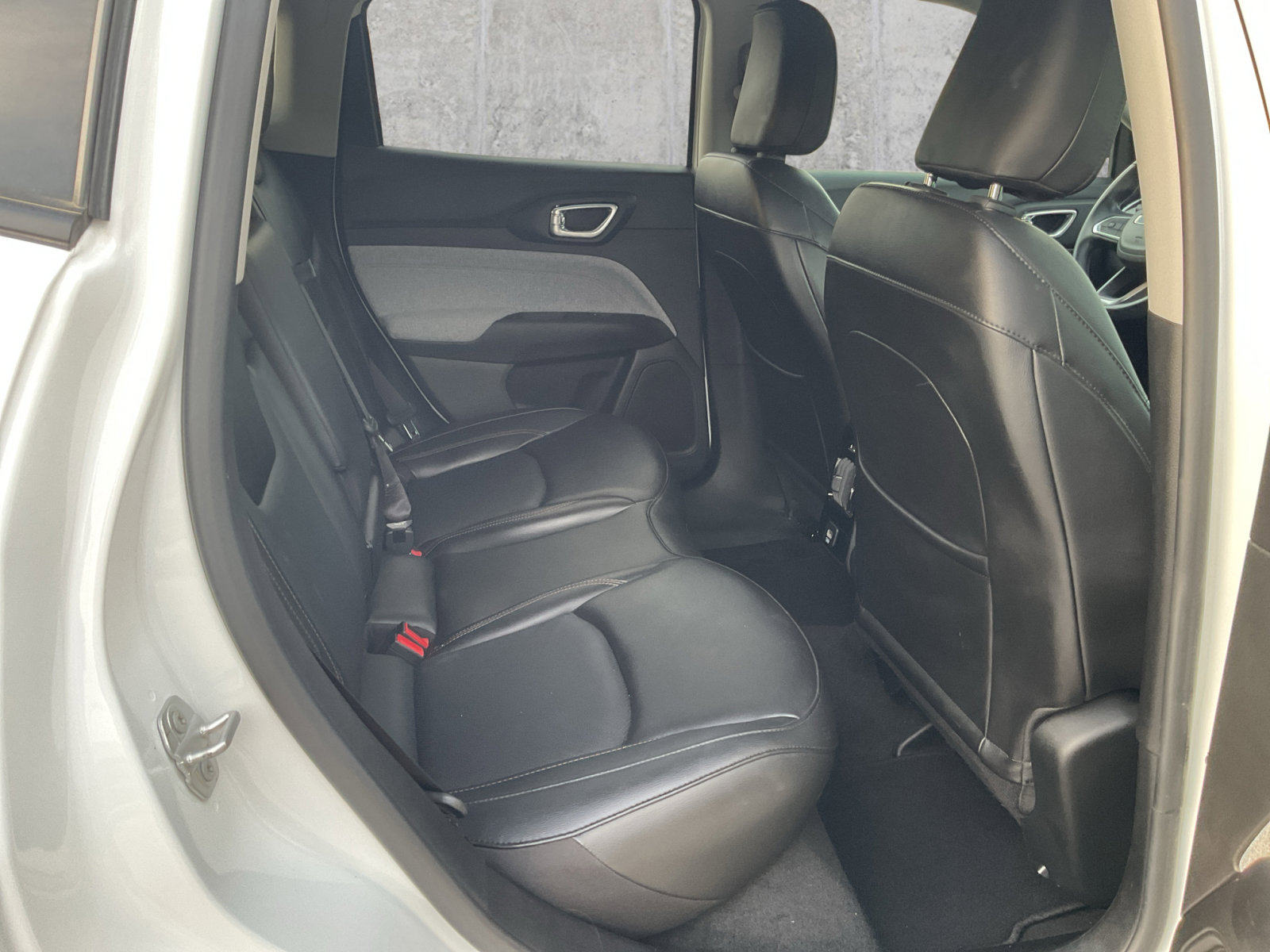 2022 Jeep Compass Latitude Lux photo 2