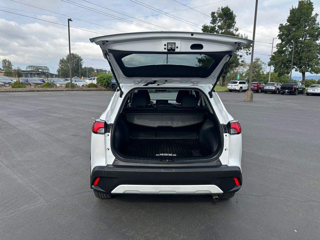 2022 Toyota Corolla Cross XLE photo 11
