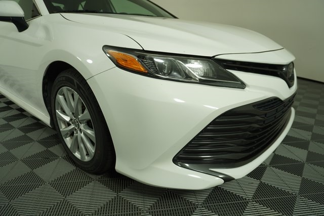 2020 Toyota Camry LE photo 9