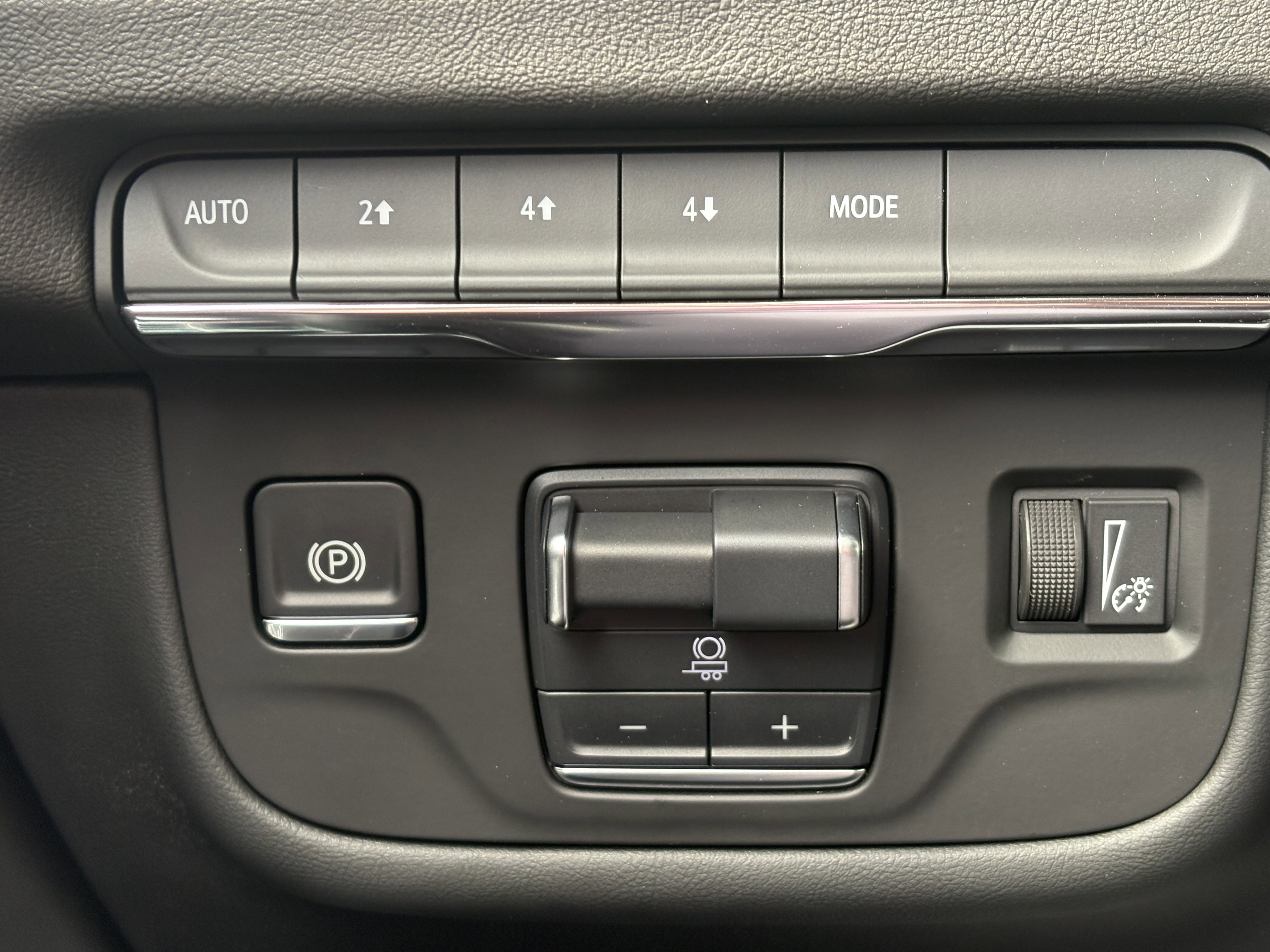 2025 Cadillac Escalade ESV Premium Luxury photo 8