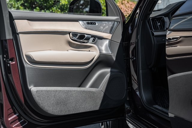 2026 Volvo XC90 photo 32