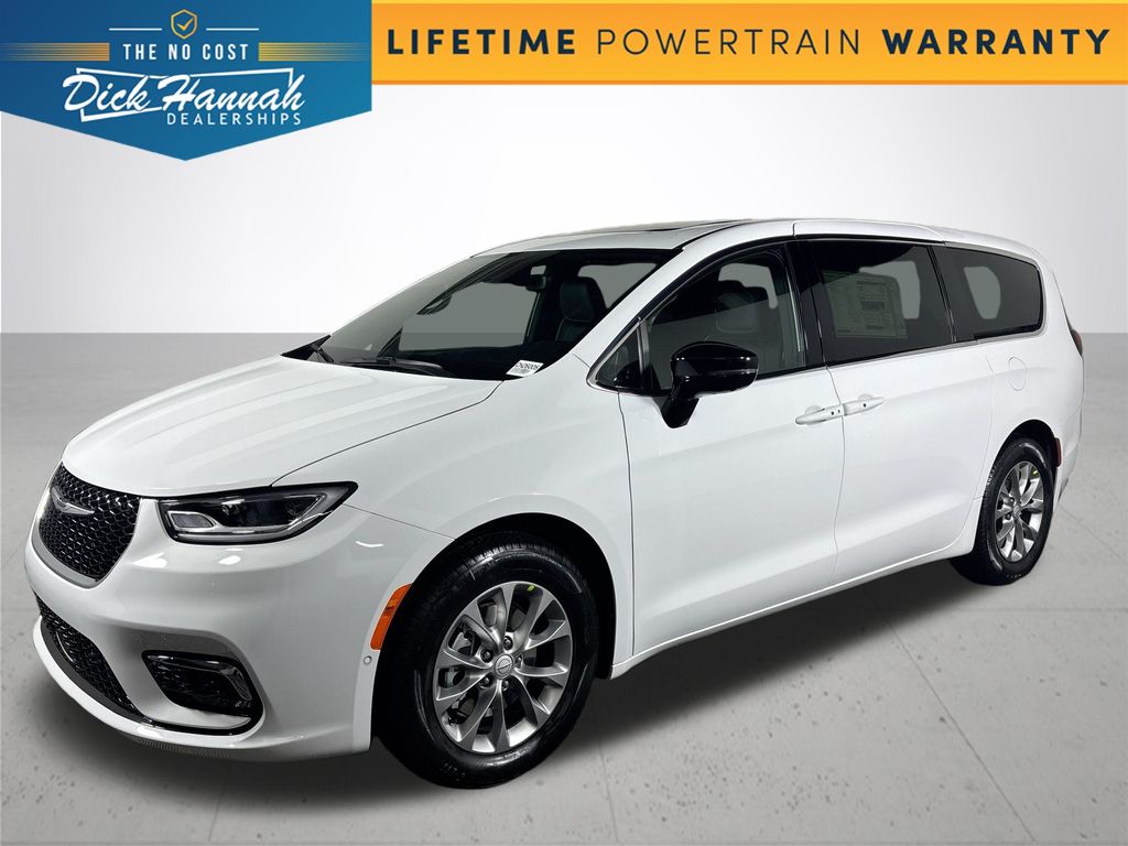 2026 Chrysler Pacifica Limited's photo