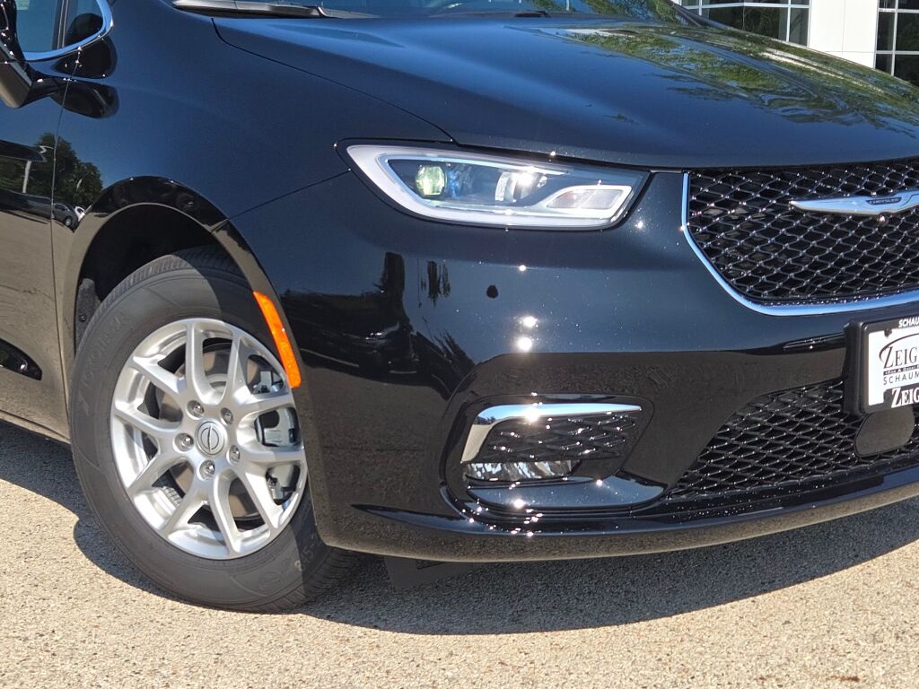 2026 Chrysler Pacifica photo 3