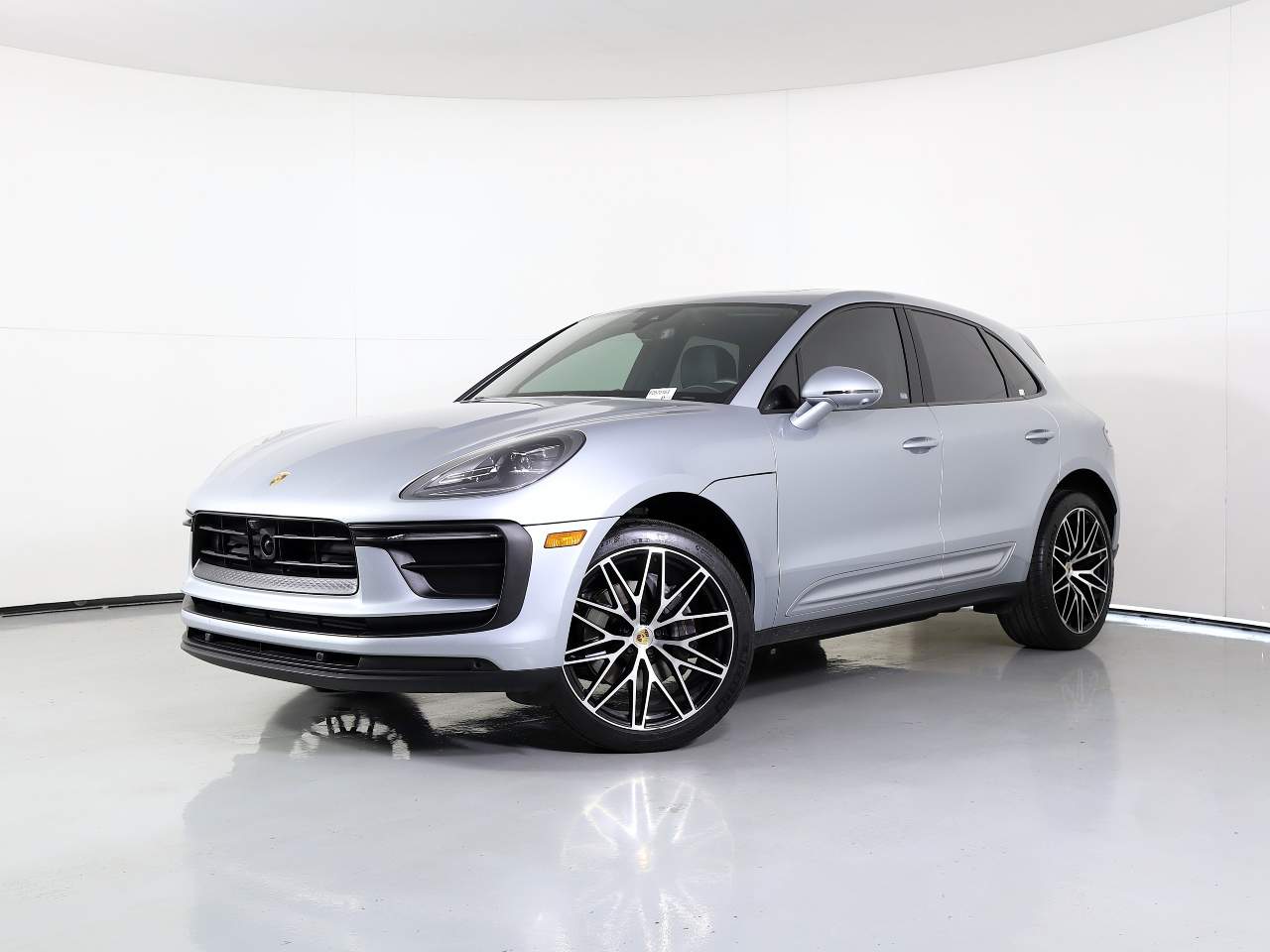 2024 Porsche Macan's photo
