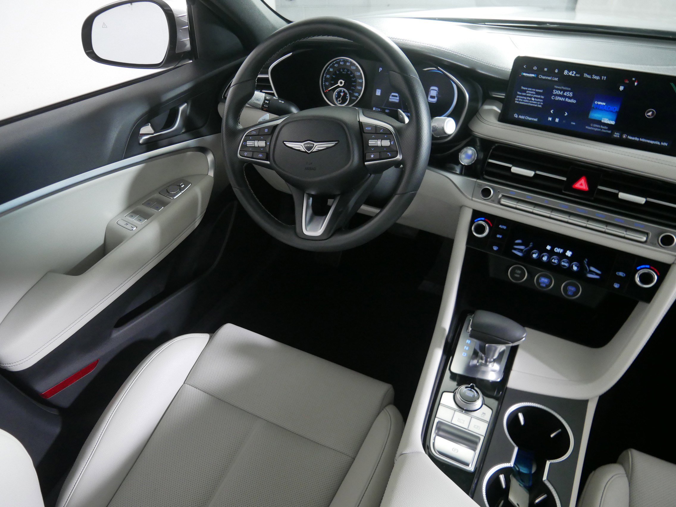 2024 Genesis G70 2.5T photo 9